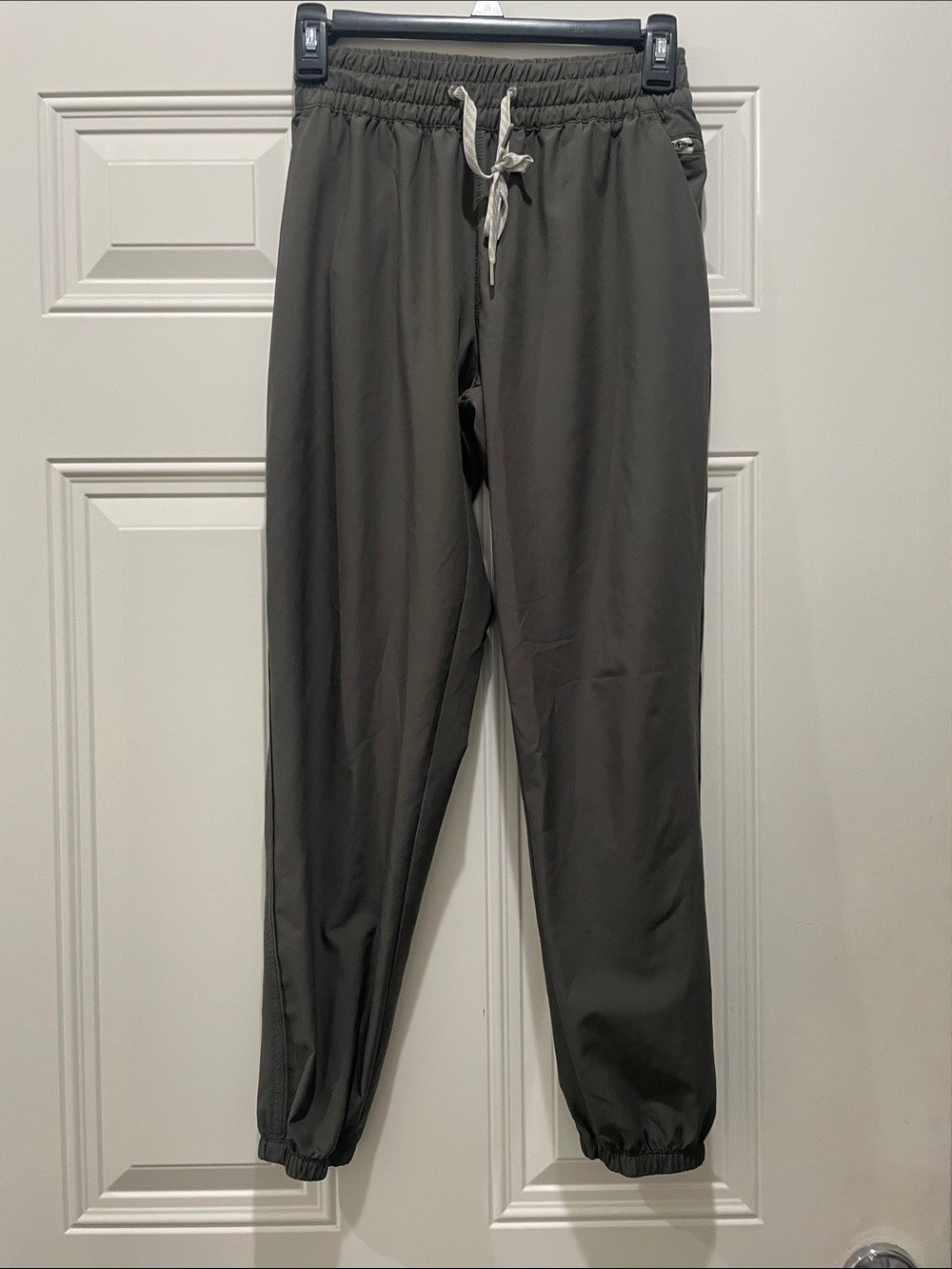 Vuori Women’s Olive Green Drawstring Jogger Pants